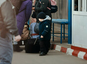Ukrainian children crossing border into Romania